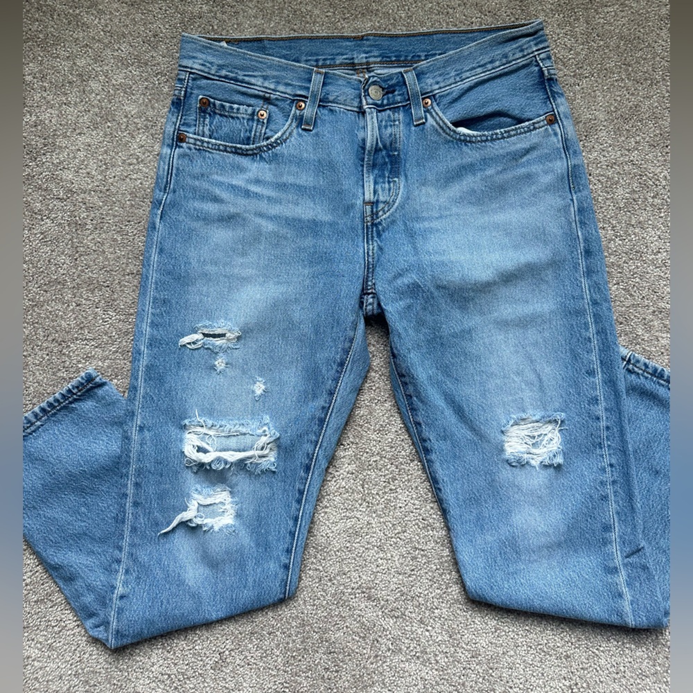 Women’s Levi’s 501 tapered, cropped jeans with rips buttonfly sz.28 inseam 27in.